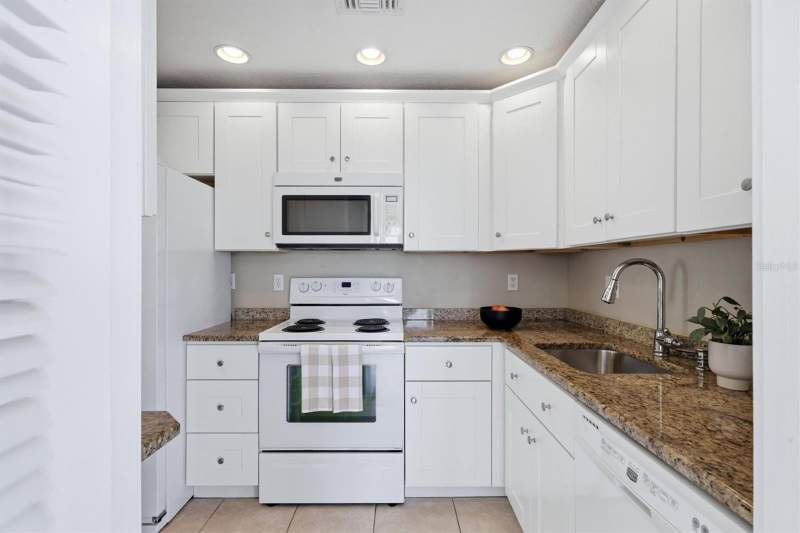 2 bedroom Villa at 6039 Coral Way, Parkway Villas, Bradenton — photo 4