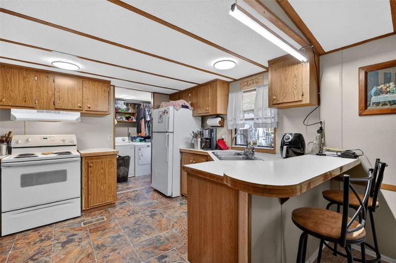 3 bedroom Manufactured Home at 1710 Indian Trail #B, Indian Hill, Leesburg — photo 5