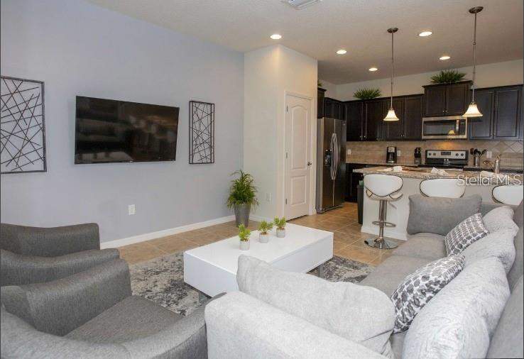 5 bedroom Townhouse at 8875 Geneve Ct, Windsor At Westside Ph 2B, Kissimmee — photo 4
