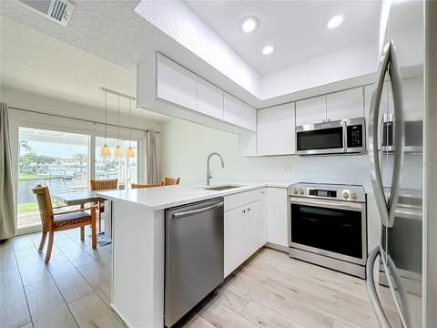 6537 Cape Hatteras Way #2, St Petersburg FL - photo 10 of 80