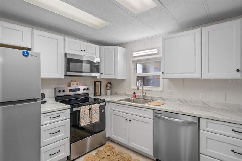 2 bedroom Manufactured Home at 3450 Osage Drive, Tippecanoe Village Unrec, Zephyrhills — photo 2