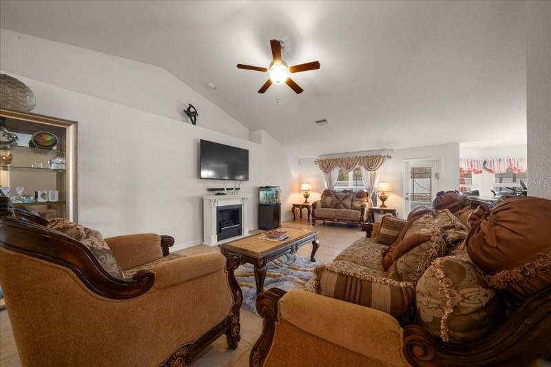 4 bedroom Single Family Residence at 9870 SW 55th Avenue Road, Meadow Glenn Un 3B, Ocala — photo 5