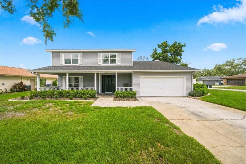 4 bedroom Single Family Residence at 13101 Burnes Lake Drive, Burnes Lake Estates Unit 1, Tampa — photo 2