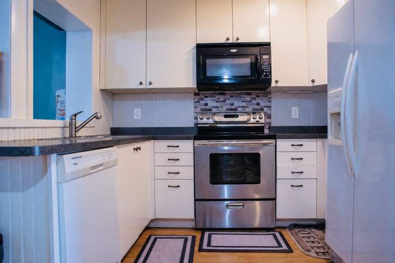4 bedroom Single Family Residence at 6044 Fauna Lane, Apollo Beach Unit 1 Pt 2, Apollo Beach — photo 2