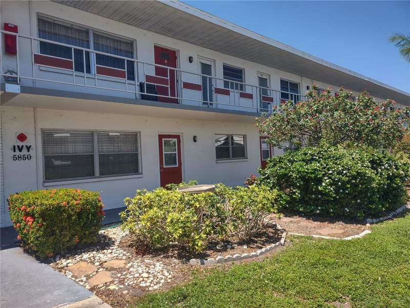 1 bedroom Condominium at 5850 18th Street #7, Town Apts Condo, St Petersburg — photo 4