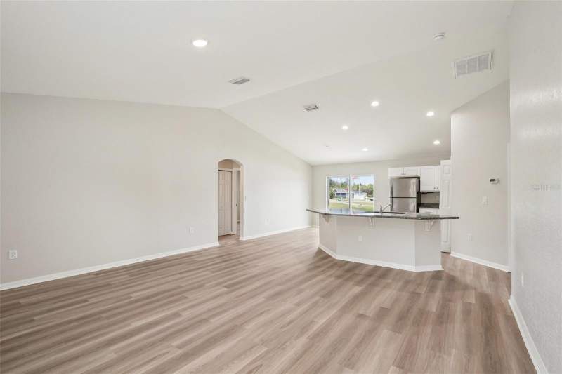 3 bedroom Single Family Residence at 1 Oak Circle Course, Silver Spgs Shores Un 12, Ocala — photo 3
