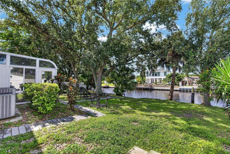 4 bedroom Single Family Residence at 10718 Drummond Rd, Tampa Shores Inc No 1 Unit 1 A Replat No, Tampa — photo 3