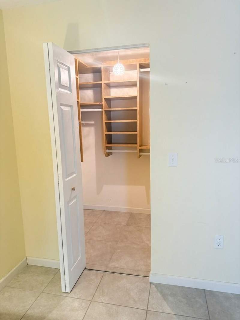 2 bedroom Condominium at 5623 80th Street #415, Five Towns Of St Pete, St Petersburg — photo 4