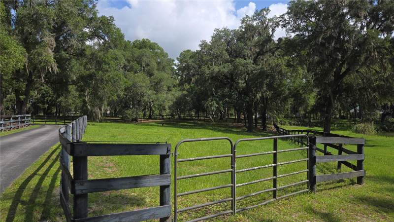 2 bedroom Single Family Residence at 1025 NW 150th Avenue, Unincorporated, Ocala — photo 2