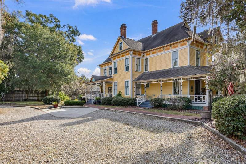 7 bedroom Single Family Residence at 221 SE 7th Street, Gainesville Ropers Add, Gainesville — photo 2