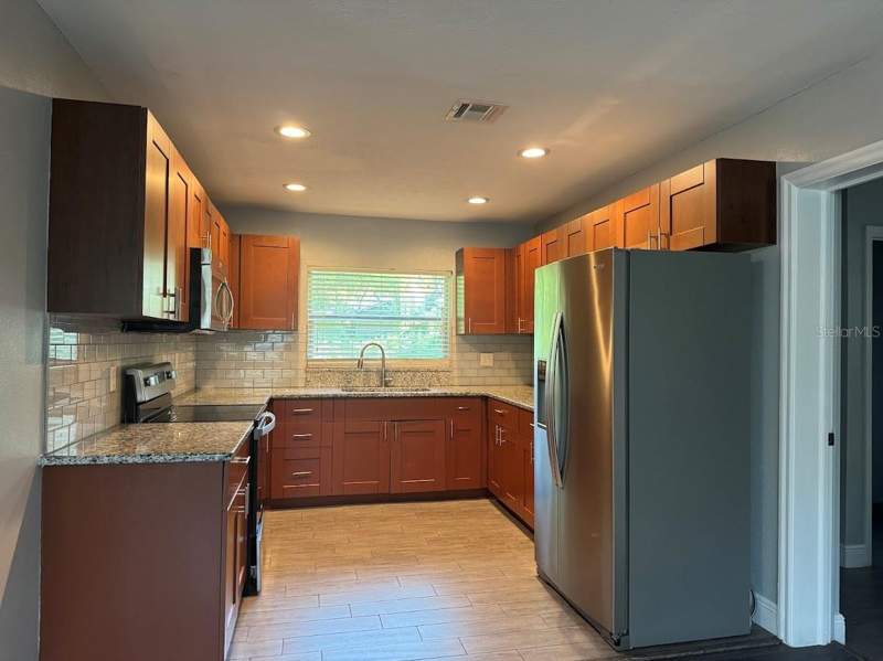 3 bedroom Single Family Residence at 2125 Carlton Drive, Cloverlawn, Orlando — photo 2