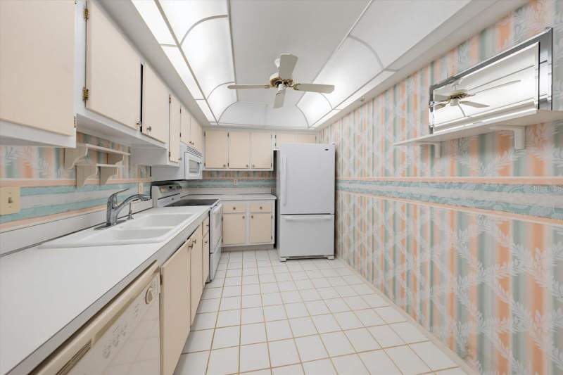 1 bedroom Condominium at 255 Dolphin Point #307, Dolphin Cove Clearwater, Clearwater Beach — photo 5