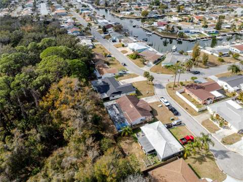 4876 Shell Stream Boulevard, New Port Richey FL - photo 8 of 39