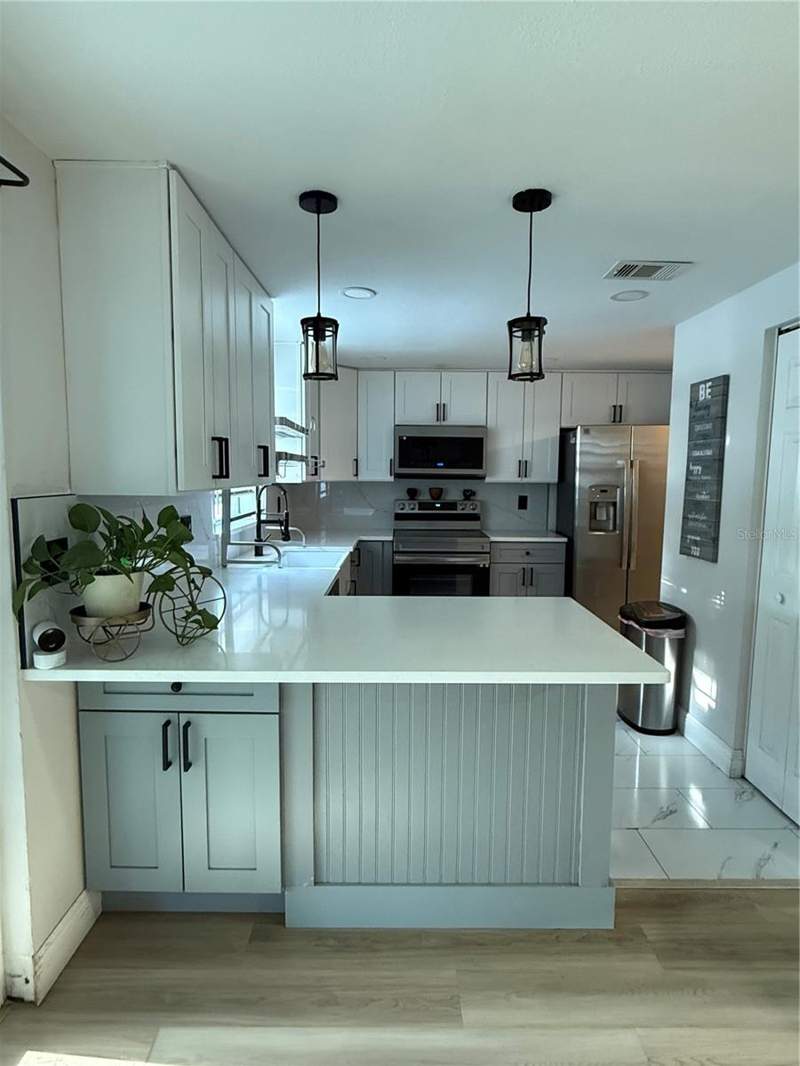 3 bedroom Single Family Residence at 12418 Queensland Lane, Logan Gate Village Ph II Un 3, Tampa — photo 4