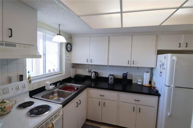 2 bedroom Condominium at 4206 Heron Way #B305, Bayshore On The Lake Condo Apts Sec 1, Bradenton — photo 3