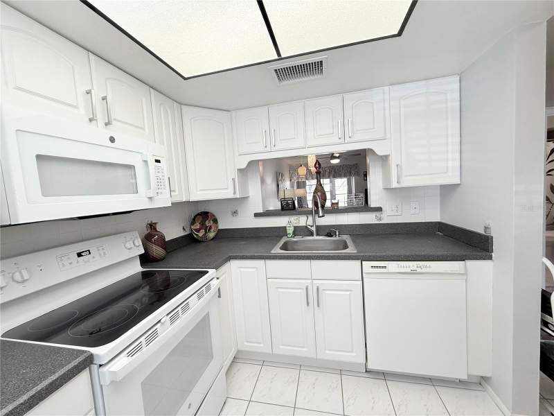 2 bedroom Condominium at 2465 Northside Drive #604, Woodland Villas Condo 1, Clearwater — photo 4