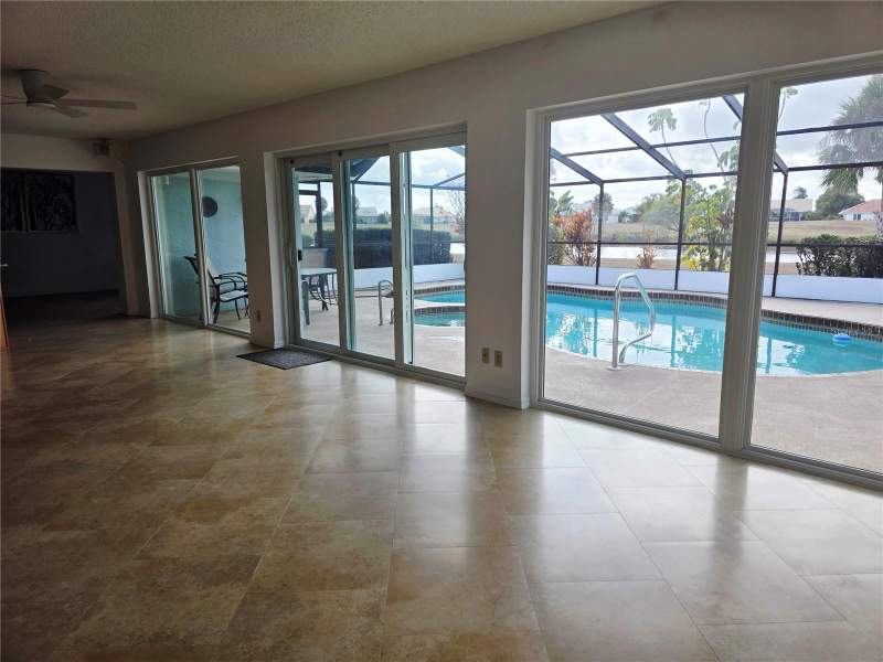 3 bedroom Single Family Residence at 1924 New Bedford Drive, Sun City Center Unit 32B, Sun City Center — photo 4