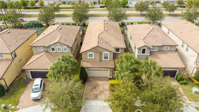 6 bedroom Single Family Residence at 9013 Rhodes Street, Windsor At Westside Ph 1, Kissimmee — photo 2
