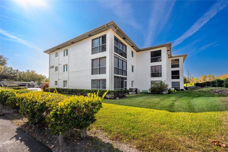 2 bedroom Condominium at 2737 Enterprise Road #112, Oaks Of Northwood Condo, Clearwater — photo 3
