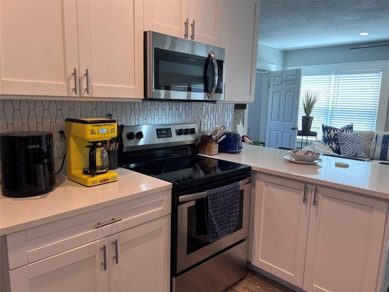 3 bedroom Single Family Residence at 1137 Highland Street, Grahams T W Sub, St Petersburg — photo 2