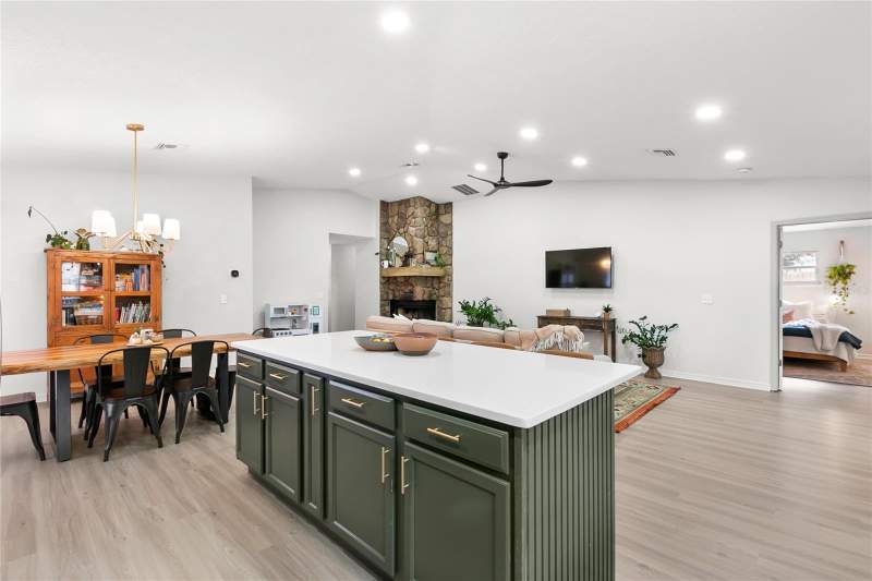 3 bedroom Single Family Residence at 31234 Chevy Chase Drive, Mount Plymouth, Sorrento — photo 5