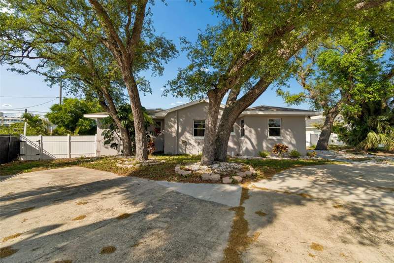 4 bedroom Single Family Residence at 125 HARBOR BLUFF DRIVE, HARBOR BLUFFS SEC 1, LARGO — photo 4