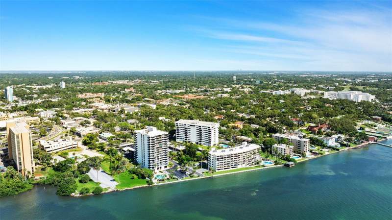 Harbor Oaks Place Condo