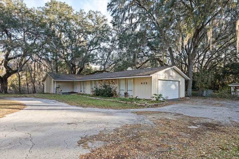 4 bedroom Single Family Residence at 425 NW 79th Drive, Sunningdale, Gainesville — photo 2