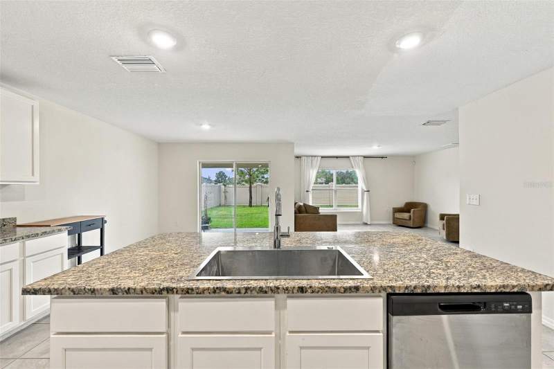 4 bedroom Single Family Residence at 7980 Broad Pointe Drive, Zephyr Lakes Sub, Zephyrhills — photo 5