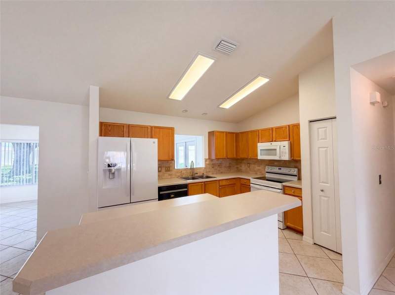 2 bedroom Single Family Residence at 14280 SE 85th Avenue, Spruce Creek Golf & Country Club Avenel Ph 02, Summerfield — photo 2