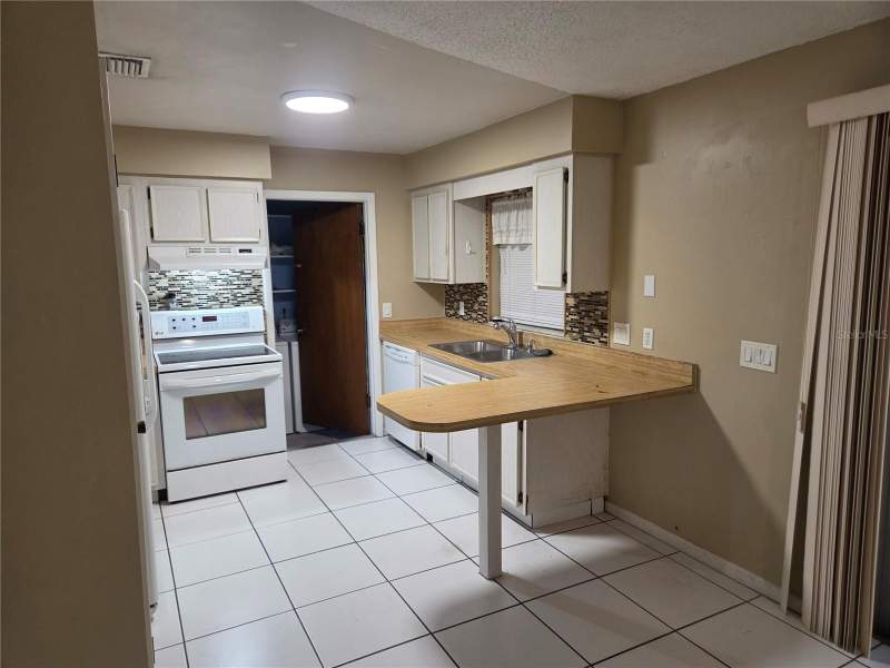 3 bedroom Single Family Residence at 907 Cutler Drive, The Groves North, Seffner — photo 5