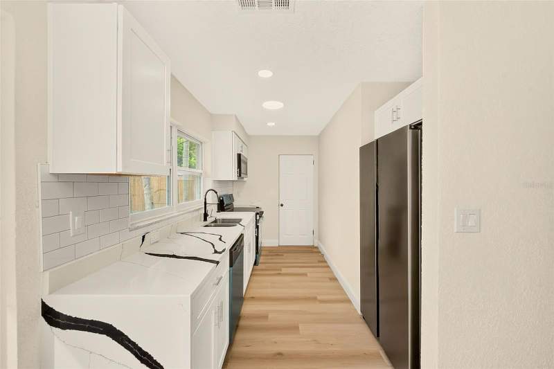 4 bedroom Single Family Residence at 214 45th Avenue, Crisp Manor, St Petersburg — photo 4