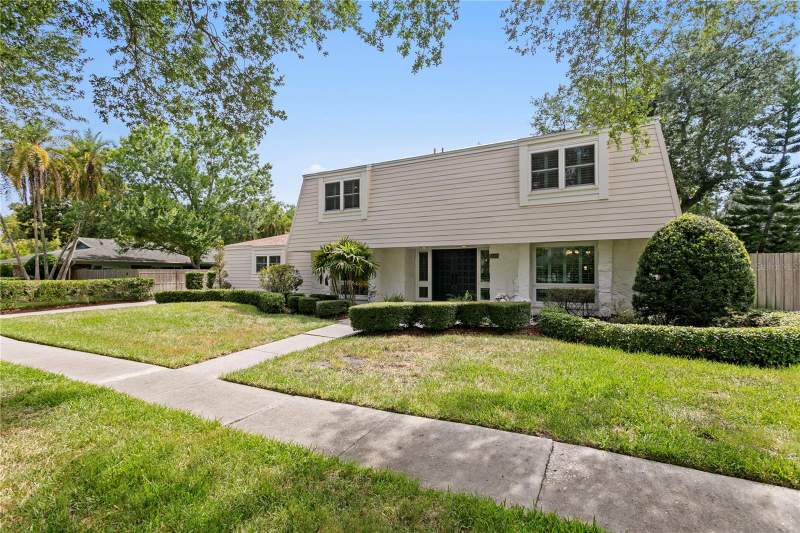 4 bedroom Single Family Residence at 13305 Golf Crest Circle, Carrollwood Village Sec 1, Tampa — photo 2