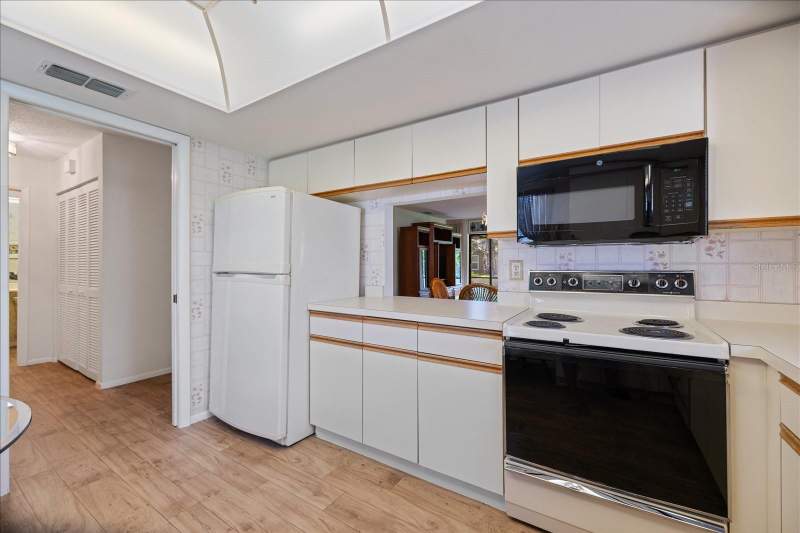 2 bedroom Villa at 462 Oak Hill Circle #5, Village Oaks Sec D, Sarasota — photo 5