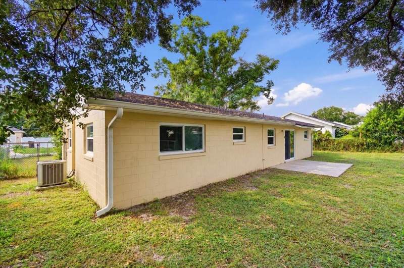 4 bedroom Single Family Residence at 1096 Carefree Cove Drive, Carefree Cove, Winter Haven — photo 5
