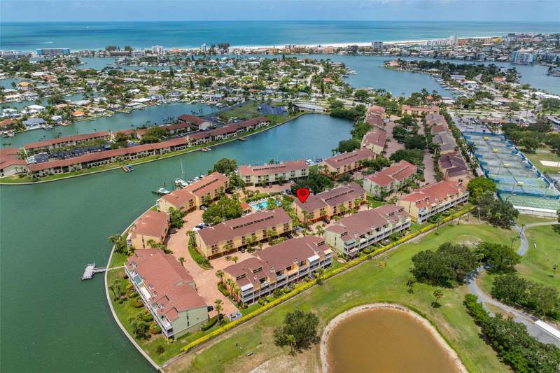 3 bedroom Townhouse at 533 Sandy Hook Road, Village Of Paradise Island, Treasure Island — photo 2