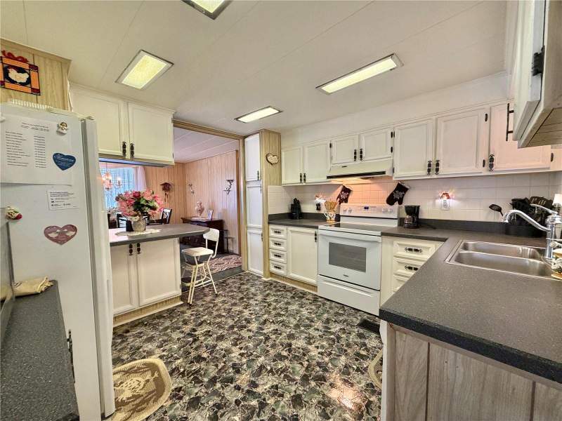 2 bedroom Manufactured Home at 100 Marigold Street, Hawthorne At Leesburg A Coop, Leesburg — photo 5