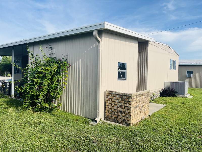 2 bedroom Manufactured Home at 3153 Orchard Drive, Lake Arrowhead Mobile Village Ph 03, North Fort Myers — photo 2