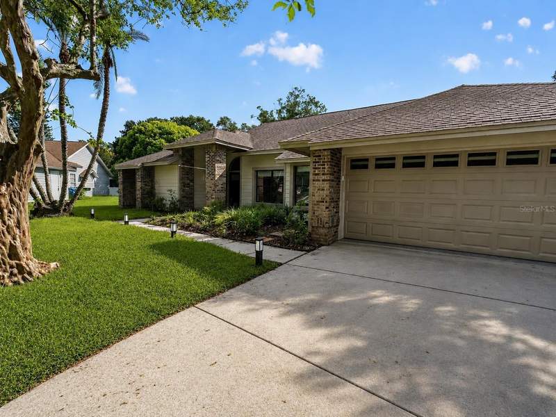 4 bedroom Single Family Residence at 10428 Tara Drive, Ashley Oaks Unit 1, Riverview — photo 2