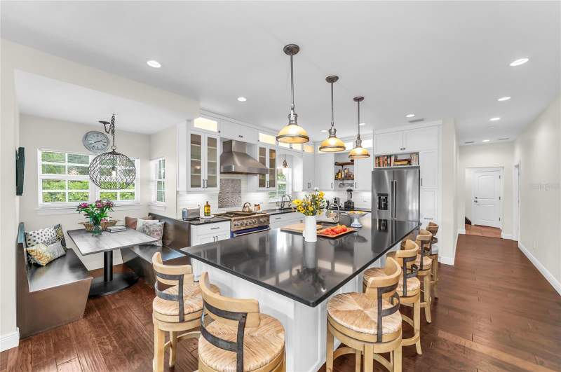 5 bedroom Single Family Residence at 301 Ponce De Leon Avenue, Venezia Park Sec Of Venice, Venice — photo 4