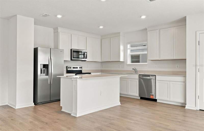 4 bedroom Single Family Residence at 1543 Hartridge Court, Silverlake Phase 2, Lake Alfred — photo 2