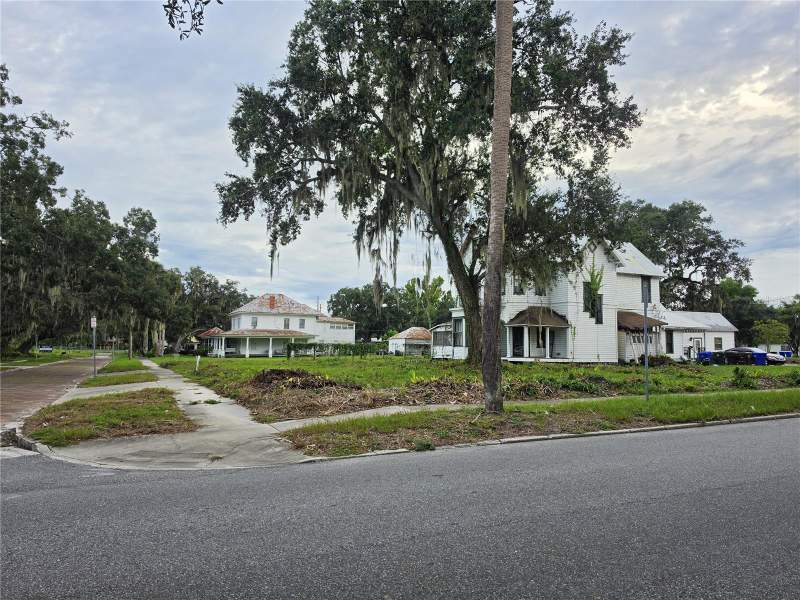 4 bedroom Single Family Residence at 206 S Vernon Avenue, W A Patricks Add, Kissimmee — photo 2