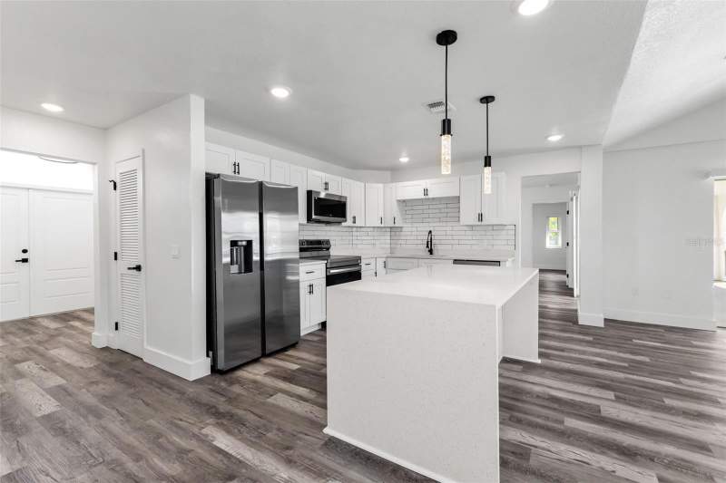 3 bedroom Single Family Residence at 2161 Aqui Esta Drive, Punta Gorda Isles Sec 06, Punta Gorda — photo 4