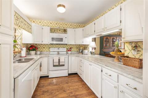 702 Clusterwood Drive, Yalaha FL - photo 10 of 46
