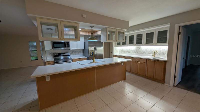 4 bedroom Single Family Residence at 12408 Golden Oak Circle, Shadow Lakes, Hudson — photo 4