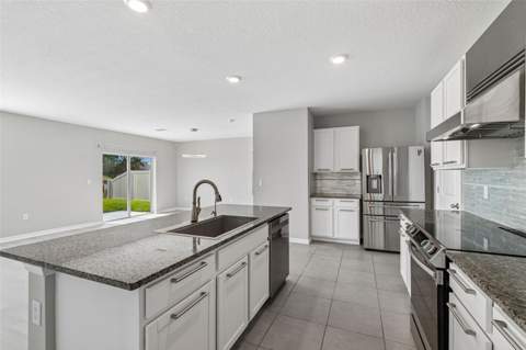 16734 Trite Bend Street, Wimauma FL - photo 7 of 71