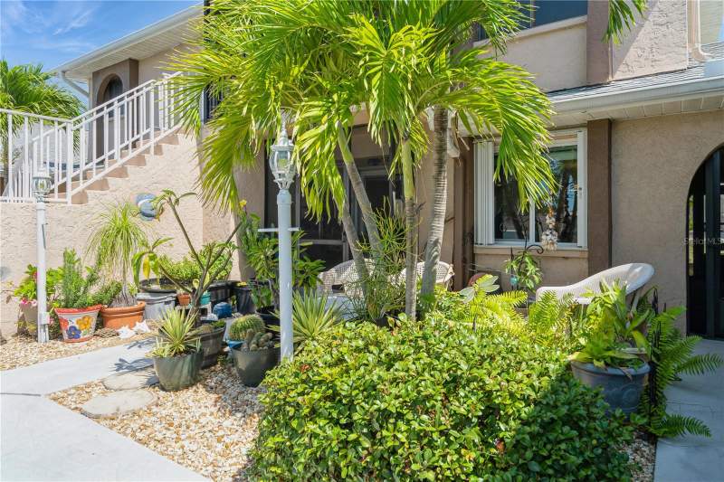 2 bedroom Condominium at 527 Cape Coral Parkway #4, Coral Court Condo, Cape Coral — photo 2