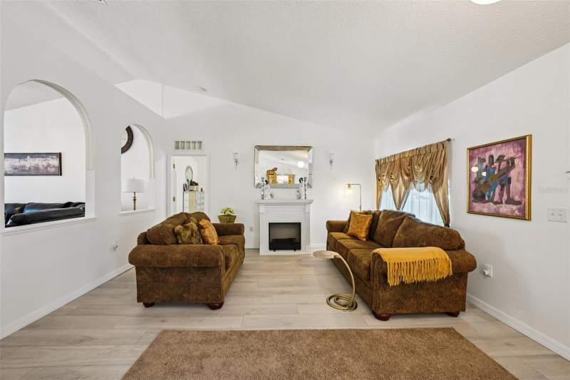 4 bedroom Single Family Residence at 10423 Bradford Street, Spring Hill, Spring Hill — photo 3