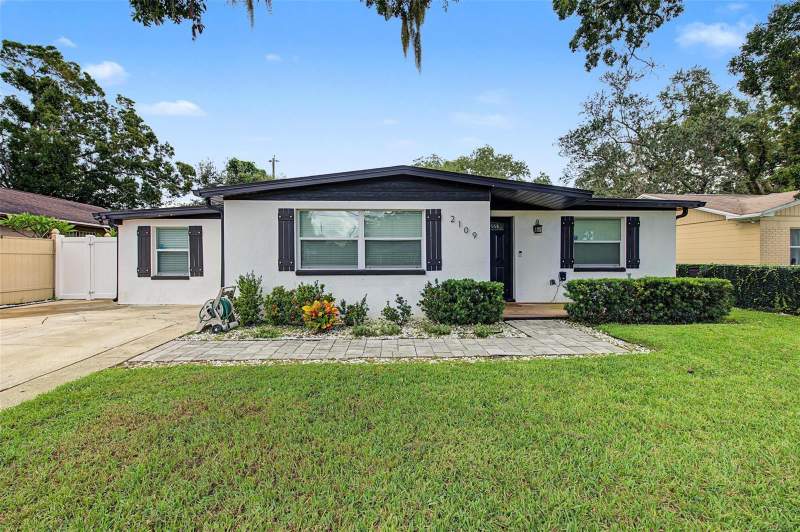 4 bedroom Single Family Residence at 2109 E Flora Street, Kies Subdivision, Tampa — photo 4
