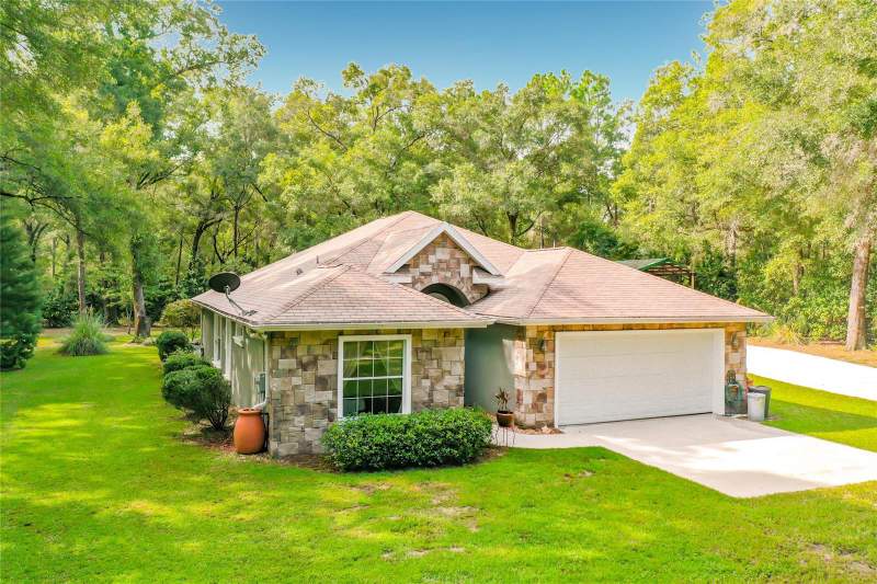 3 bedroom Single Family Residence at 13350 SW 61st Place Road, Rolling Hills 05, Ocala — photo 2